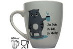 Jumbo Tasse XXL 880 ml stehende Katze mit Tasse und Schriftzug "zu früh .... zu kalt .... zu Montag!"