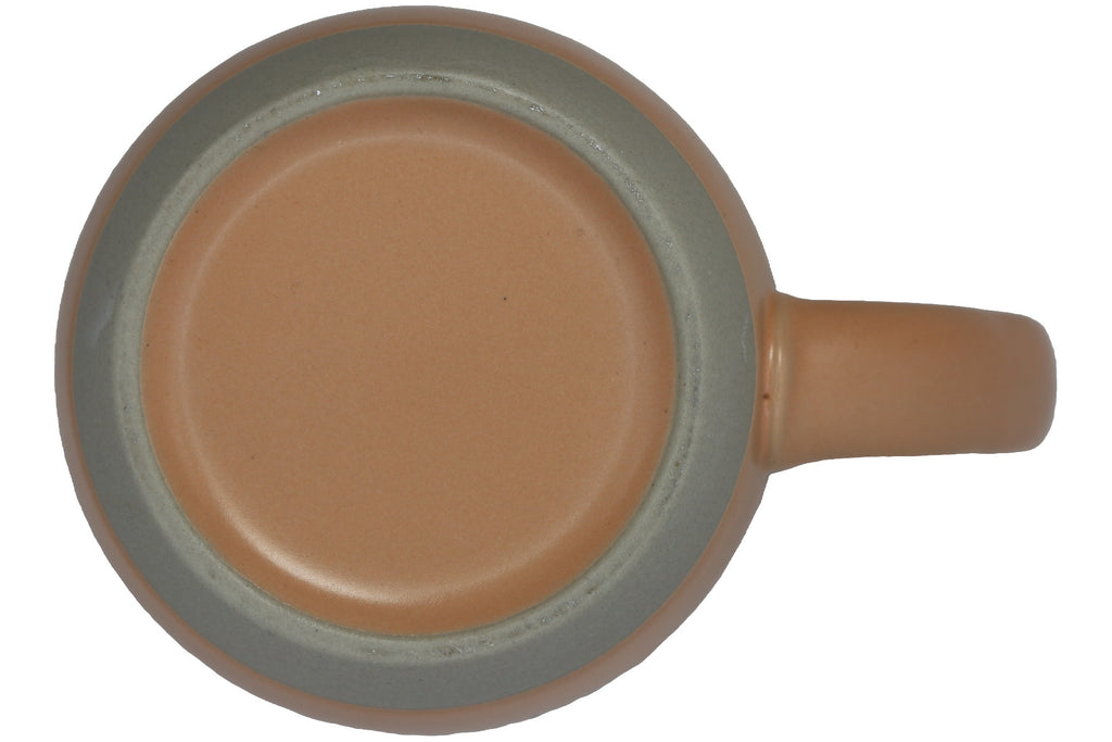 Jumbo Tasse XL 360 ml mit Schriftzug "Allerbeste Mama auf der Welt" aprikosefarbiger Hintergrund